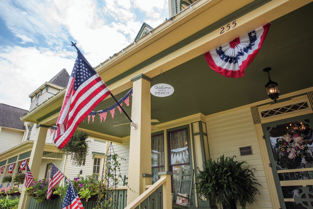 Carrier Houses Bed and Breakfast 2/60