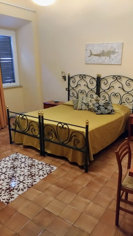 Nicolas Inn 38/50