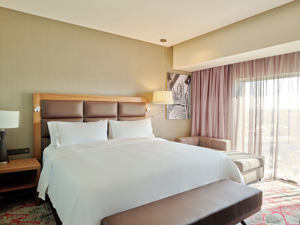 EXECUTIVE, KING BED