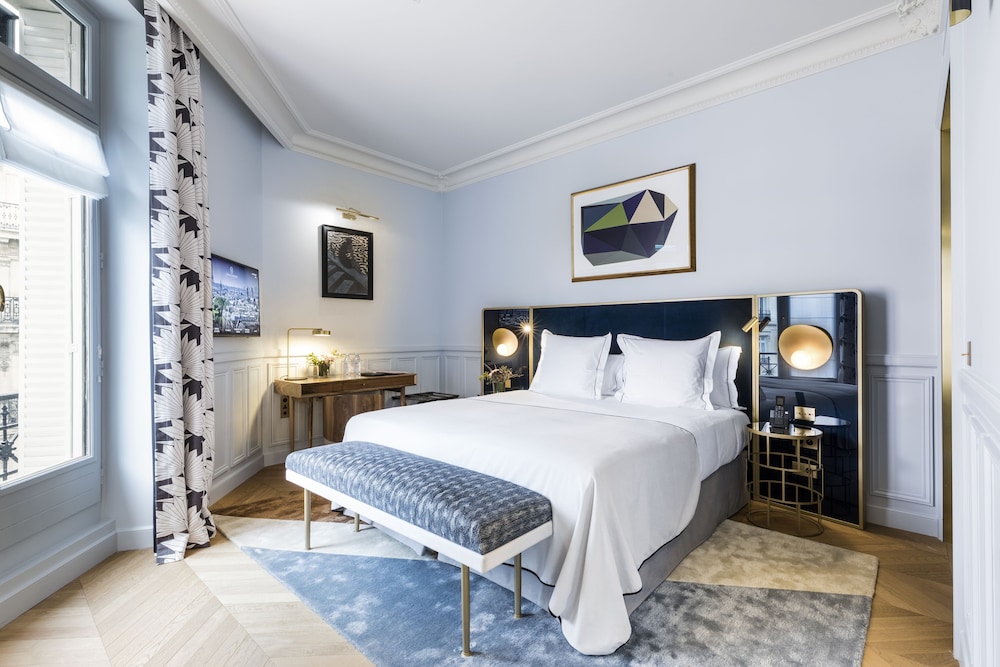 Powers Hotel 26/81