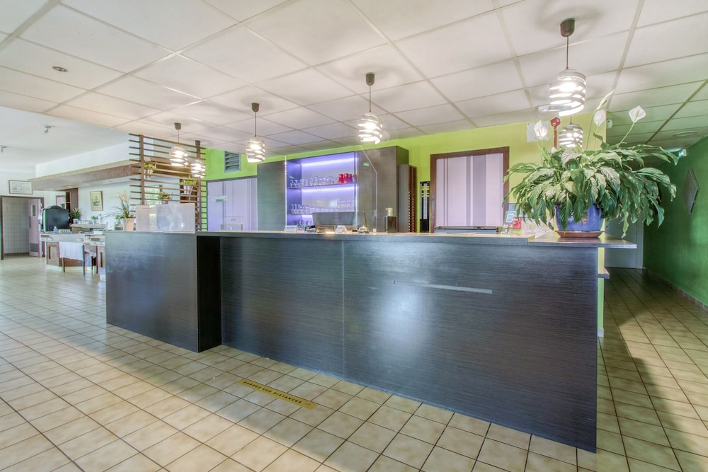 Brit Hotel Confort Pau Lons 1/36
