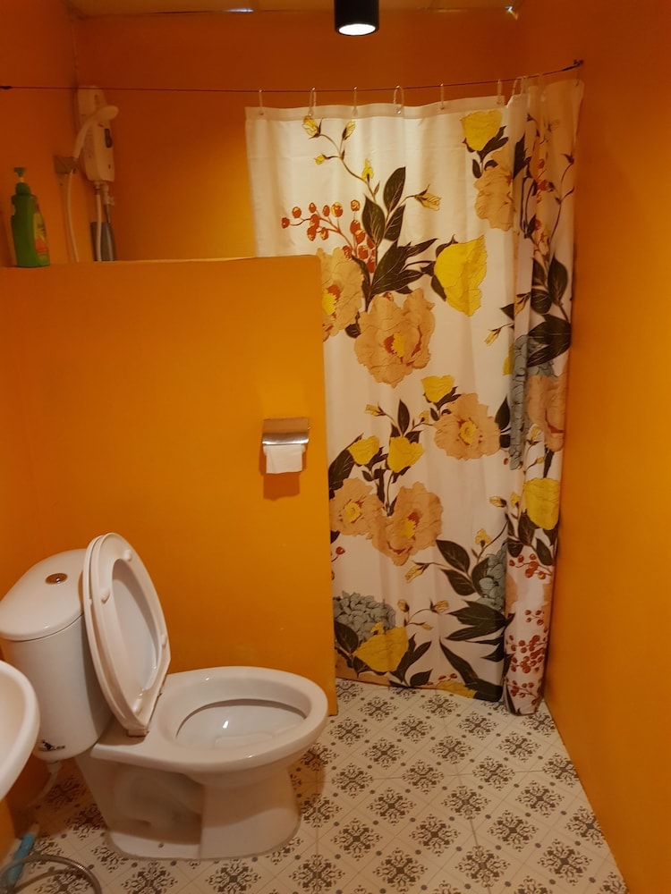 Room 9 Hometel 50/50