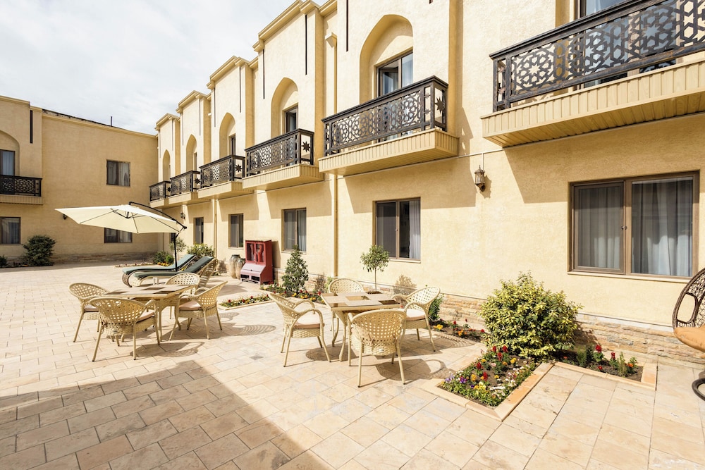 Khan Hotel 41/48