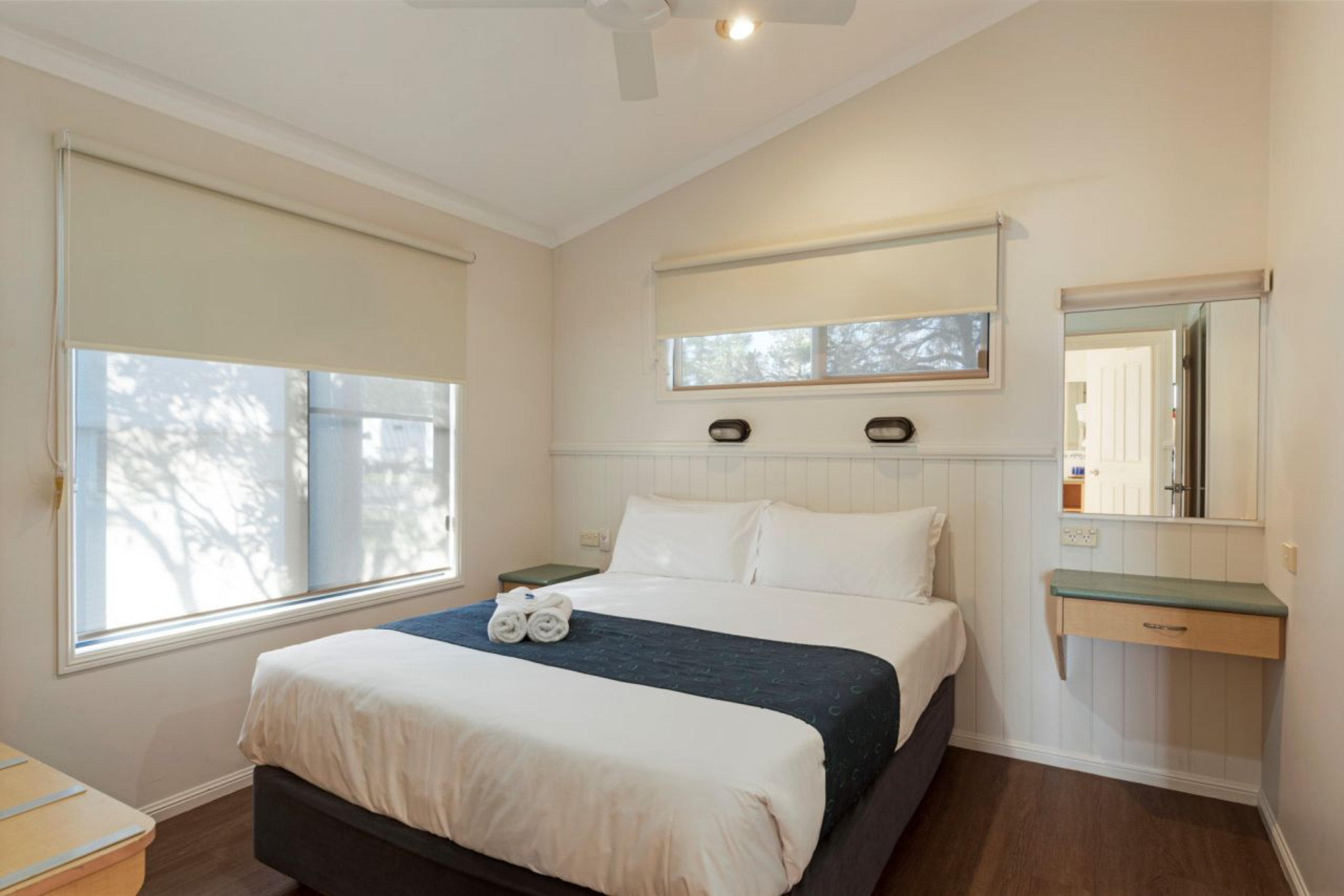 2 BEDROOMS, DELUXE, CABIN, WATER FRONT