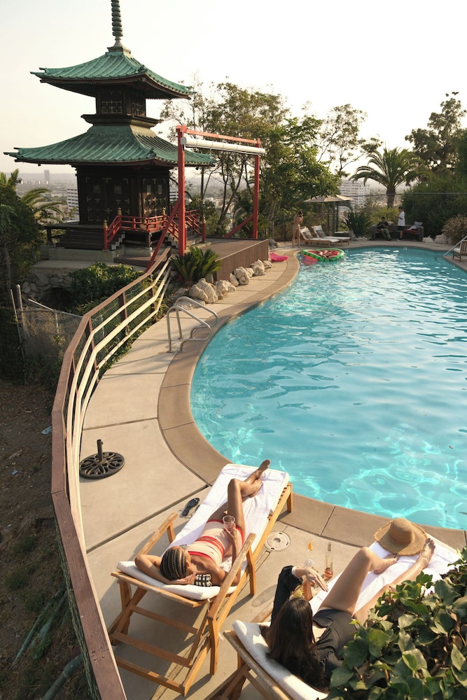 Hollywood Hills Hotel 53/55
