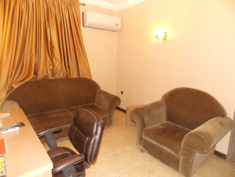 Thornberry Savannah Suite Hotel 20/32