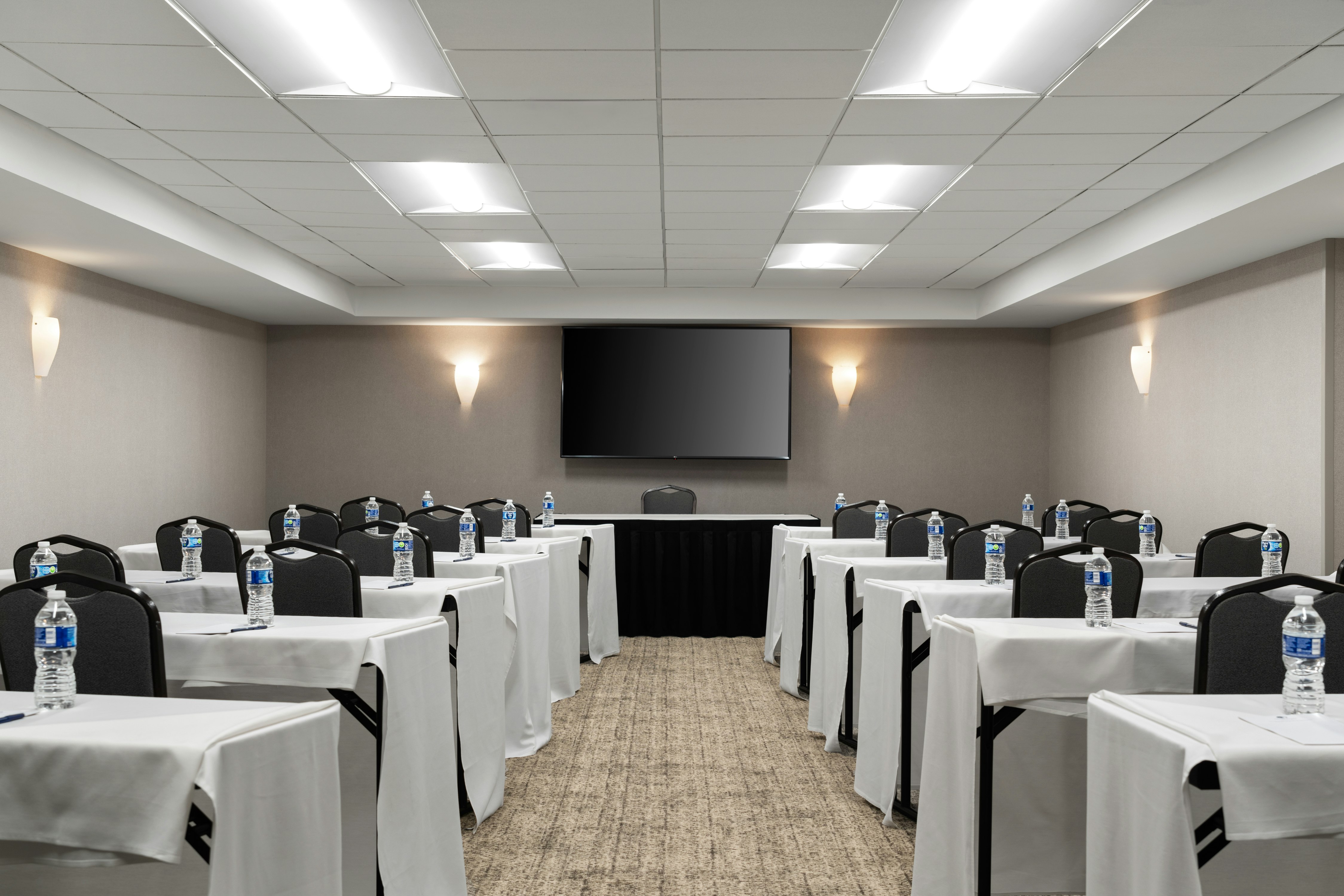 Doubletree By Hilton Pittsburgh Airport 12/20