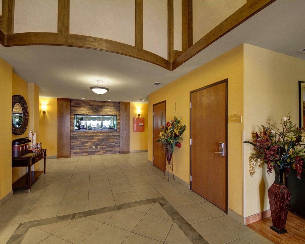 Comfort Inn & Suites Donna Near I-2 11/44