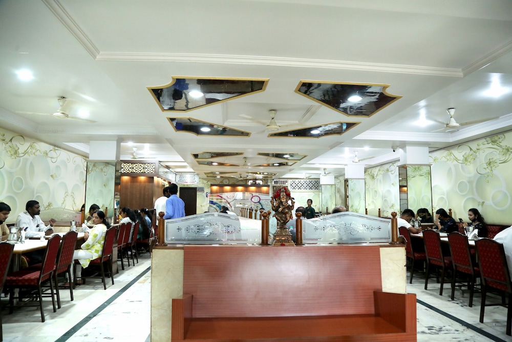 Soundarya Hotel 3/38