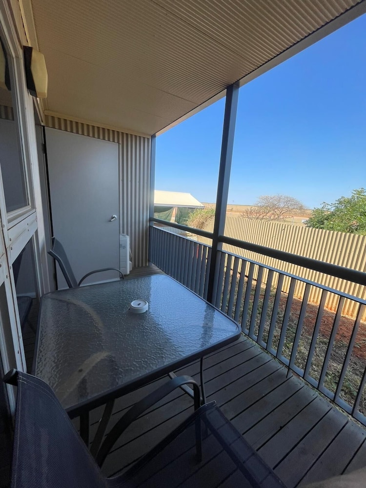 SPINIFEX HOTEL 11/39