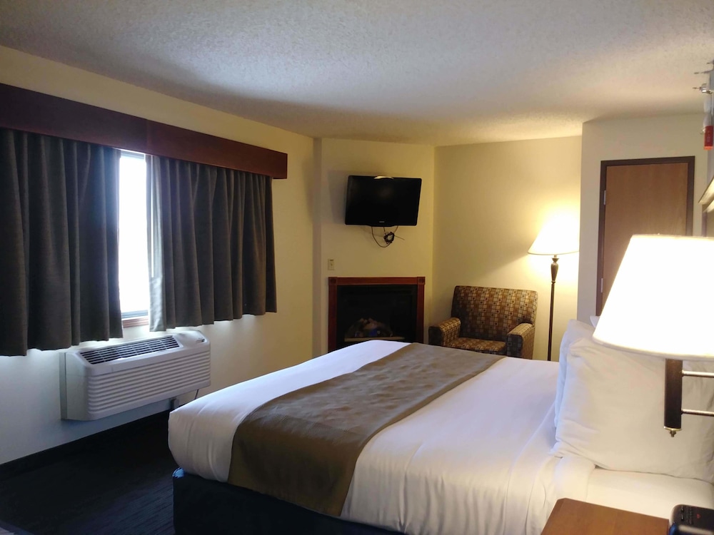 AmericInn by Wyndham Windsor Ft. Collins 33/62