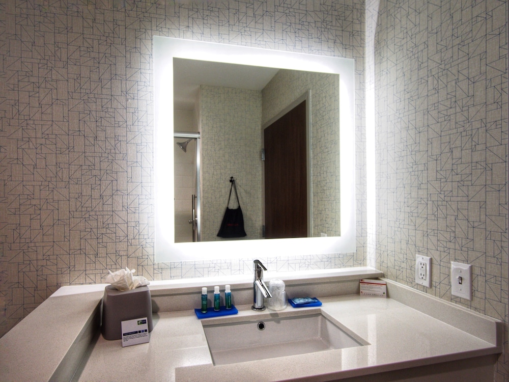 HOLIDAY INN EXPRESS & SUITES MOORE 47/75
