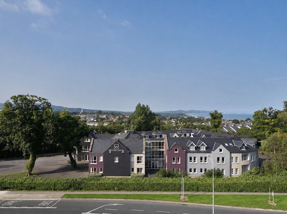 Wilton Hotel Bray 64/69