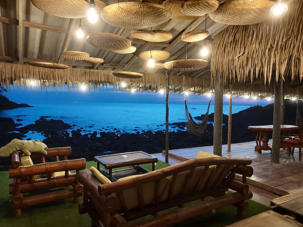 Cliff Cottage Resort 61/75