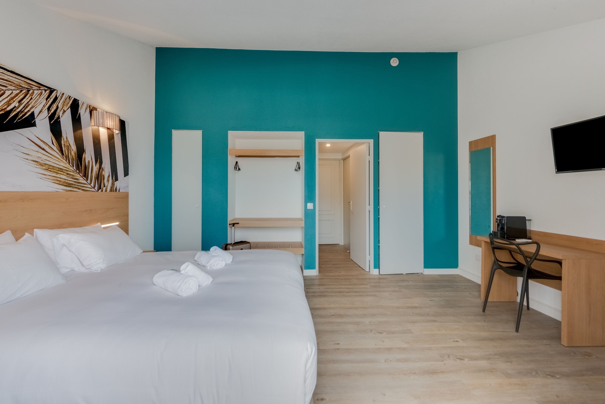STUDIO, QUEEN BED, BALCONY