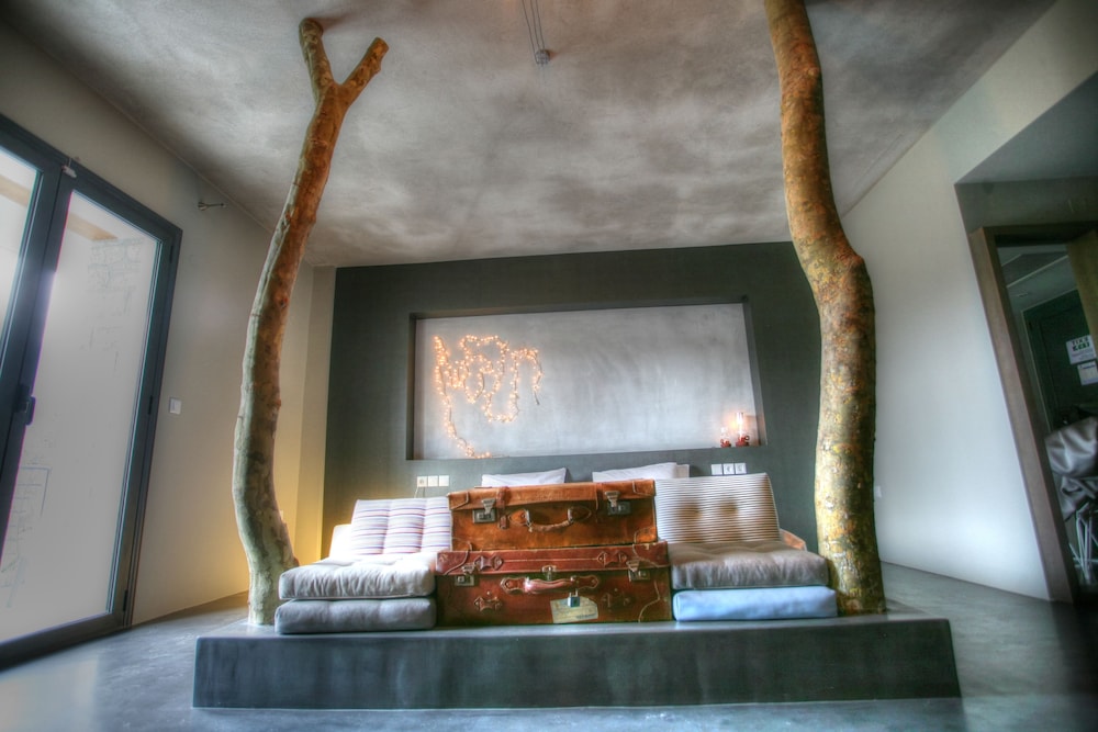 Oniropetra Boutique Hotel 63/75