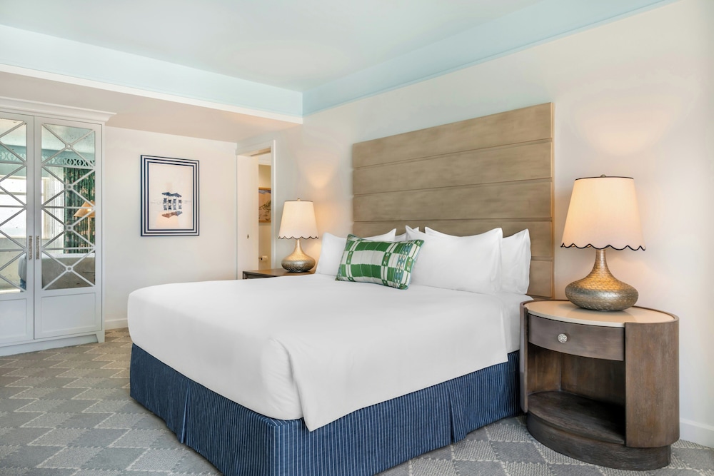 End, Suite, King Bed, Pool View, Ocean View