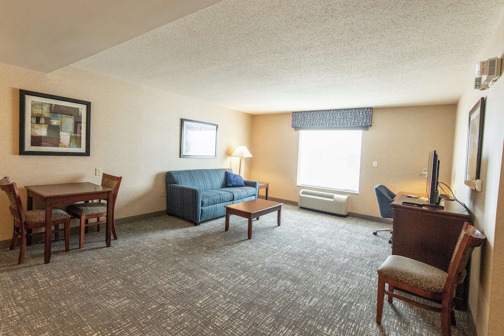 Hampton Inn Presque Isle Maine 36/50