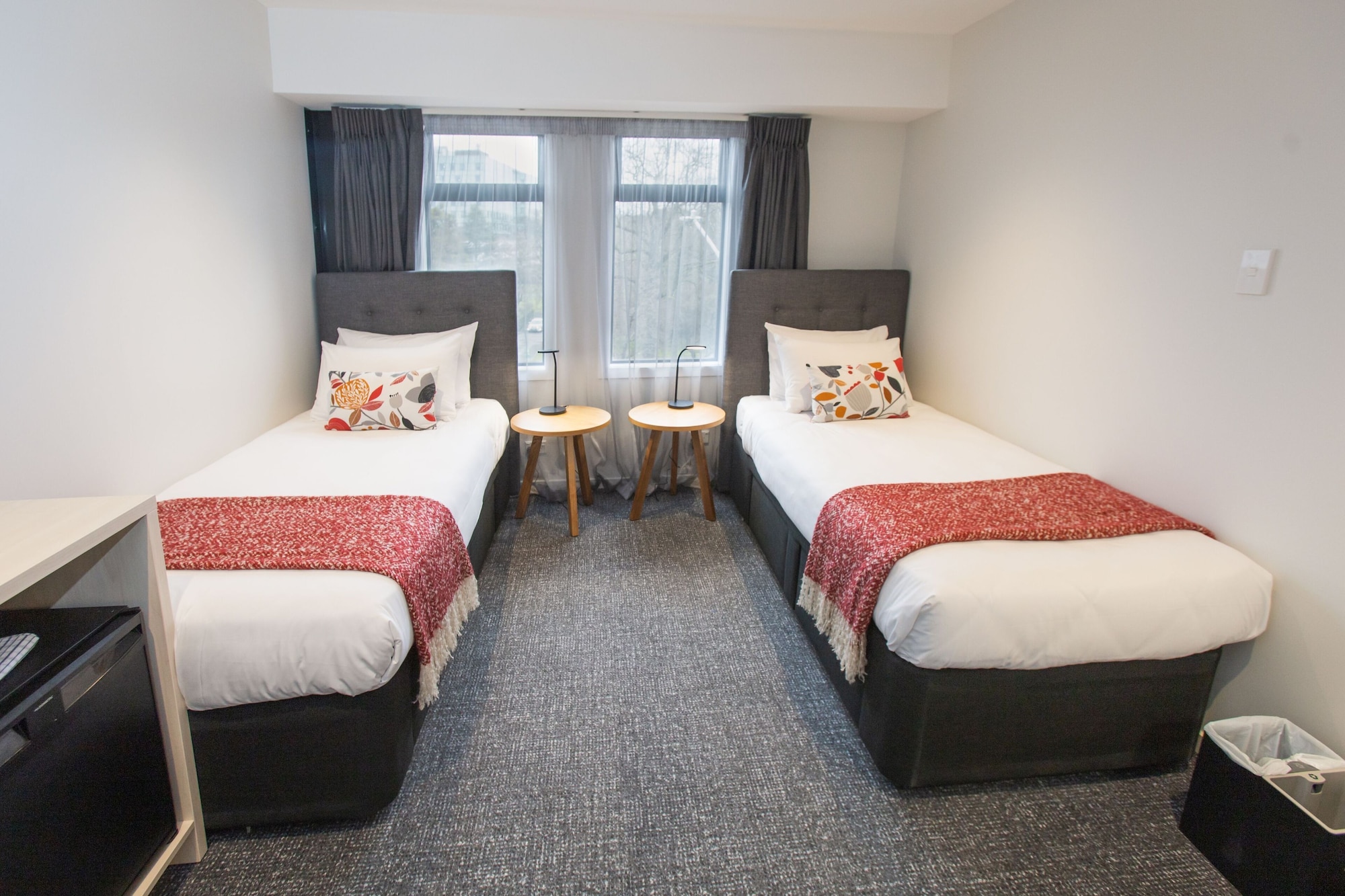 DELUXE, TWIN BEDS