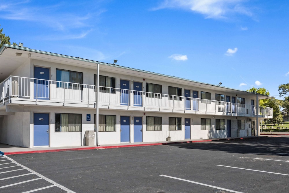 Motel6 Winnemucca, NV 53/60