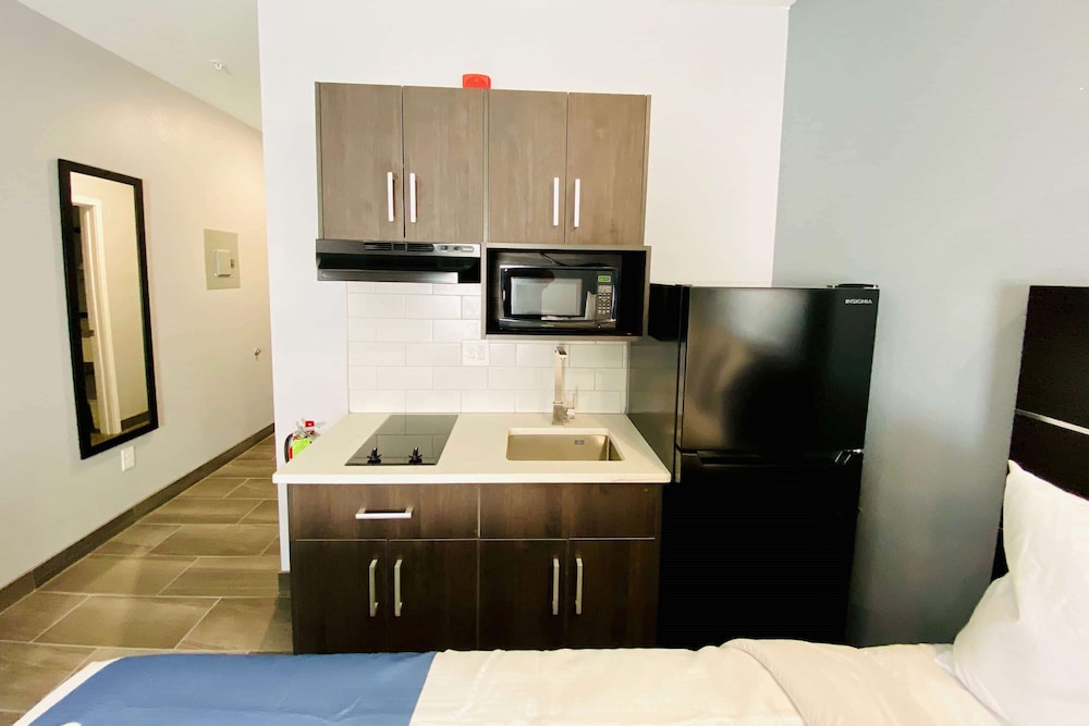 Days Inn Suites By Wyndham Horn Lake Graceland Area 23/29