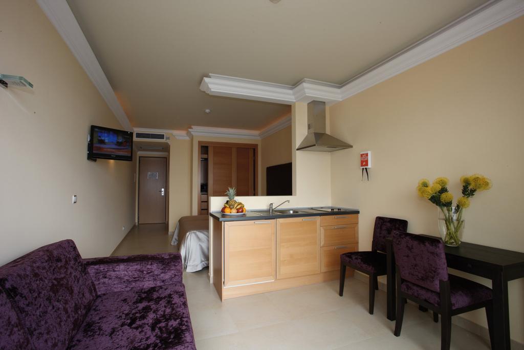 Hotel Apartamentos Baia Brava 6/17
