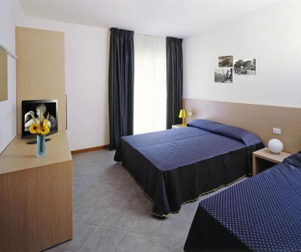Hotel Eden 8/62