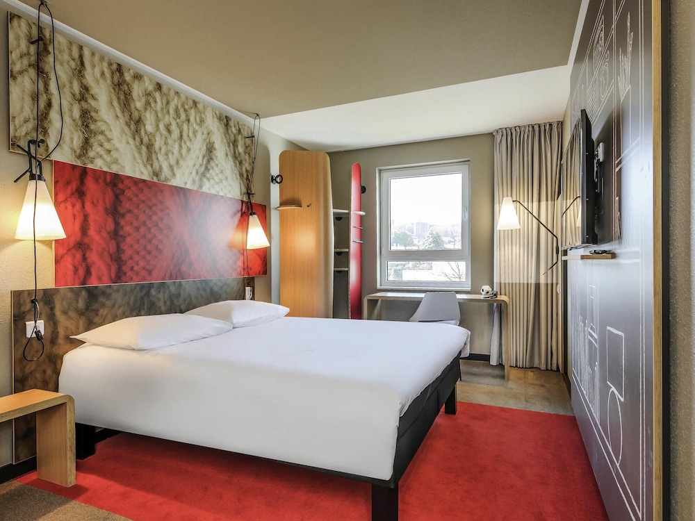 Sweet, Double Bed