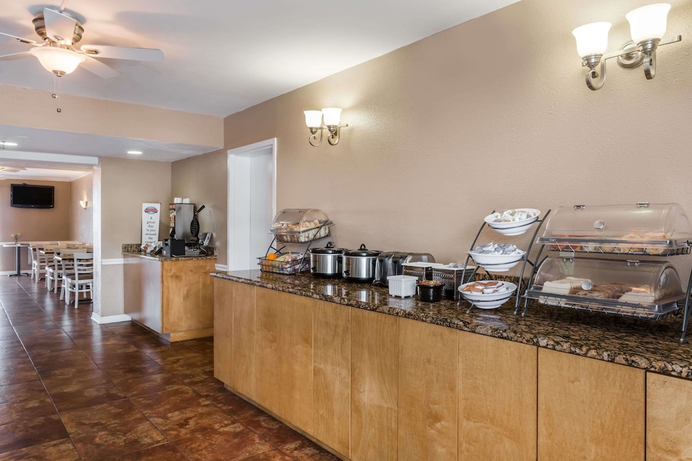 Baymont By Wyndham Sarasota 32/40