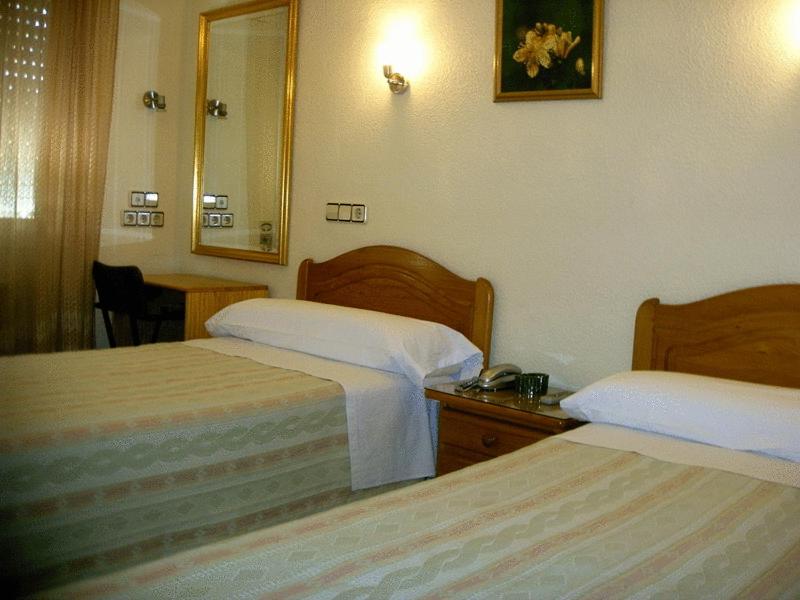 غرفة ثلاثية، Hotel La Parra 2/4