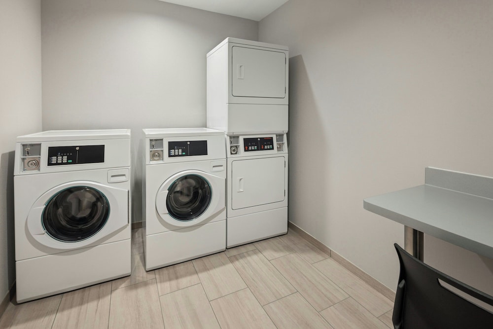 SpringHill Suites by Marriott Bettendorf 10/35