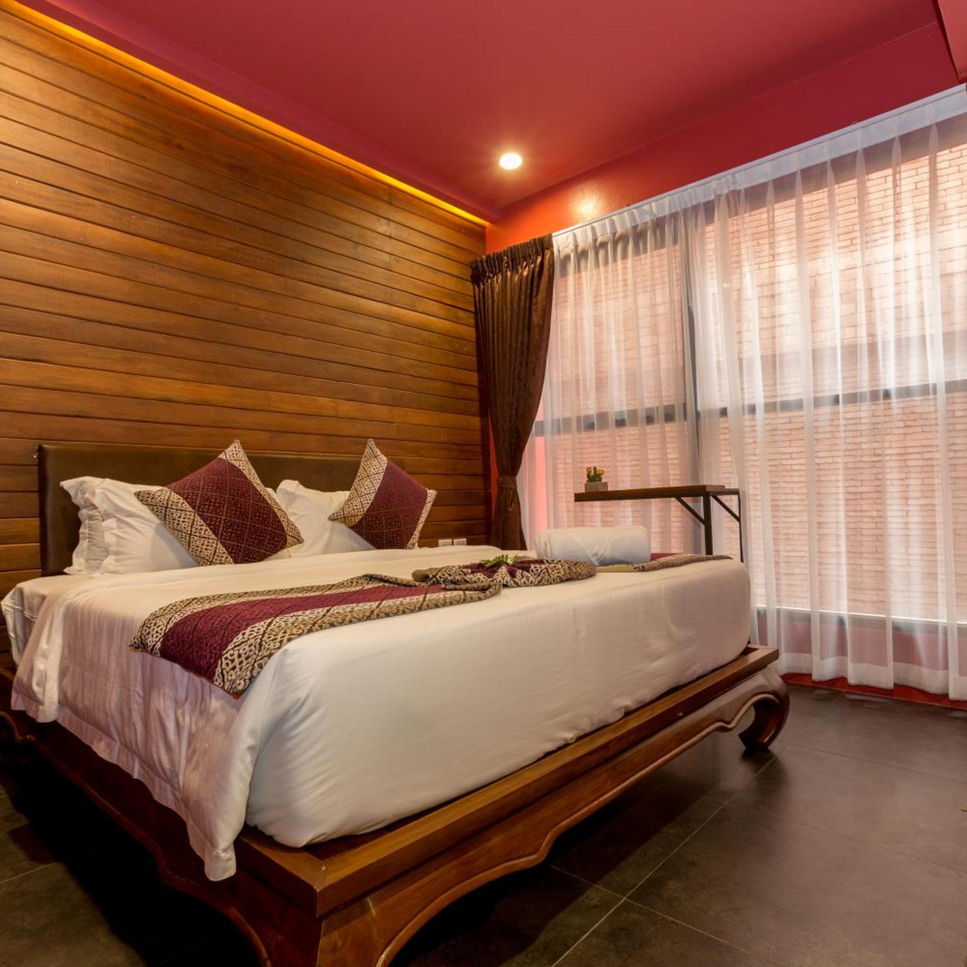 DELUXE, DOUBLE BED