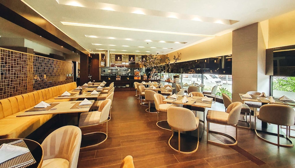 Hotel 93 Luxury Residences 58/69