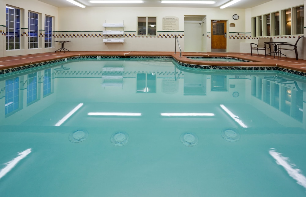 Wyndham Garden Anchorage Airport 32/48