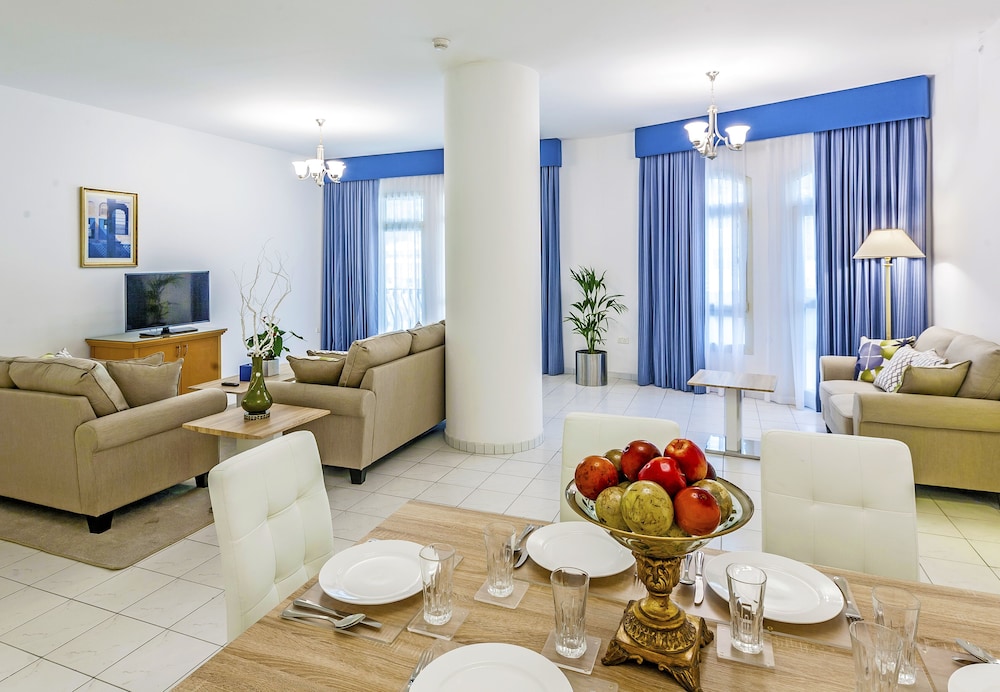 Swissotel Al Murooj Dubai 60/82