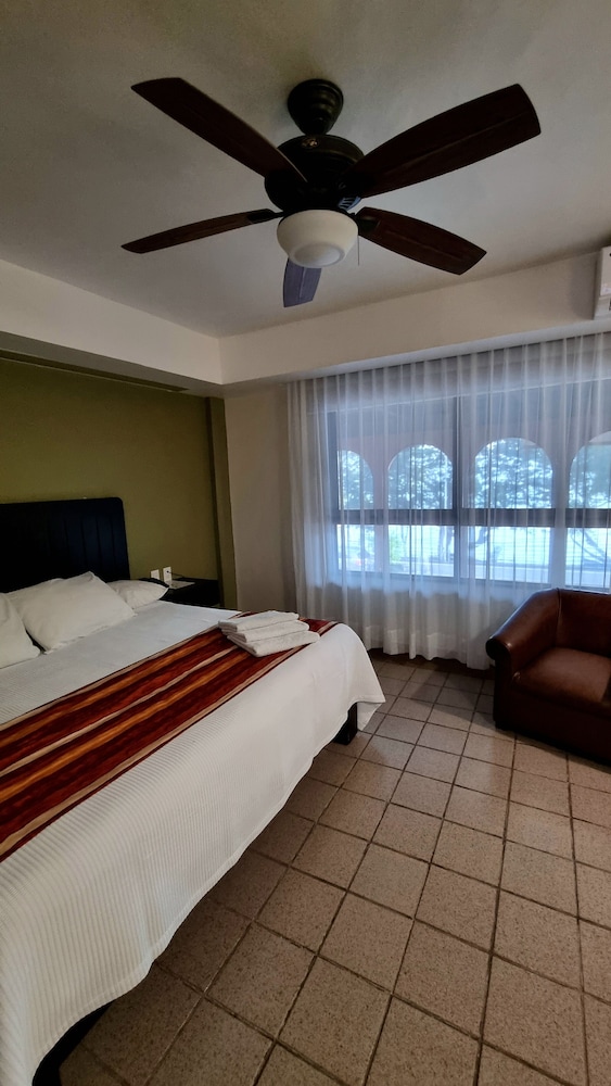 Hotel Playa Cristal 10/47