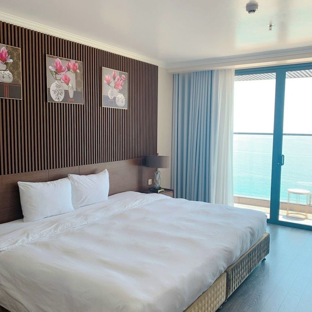 La Vague Hotel 5/20