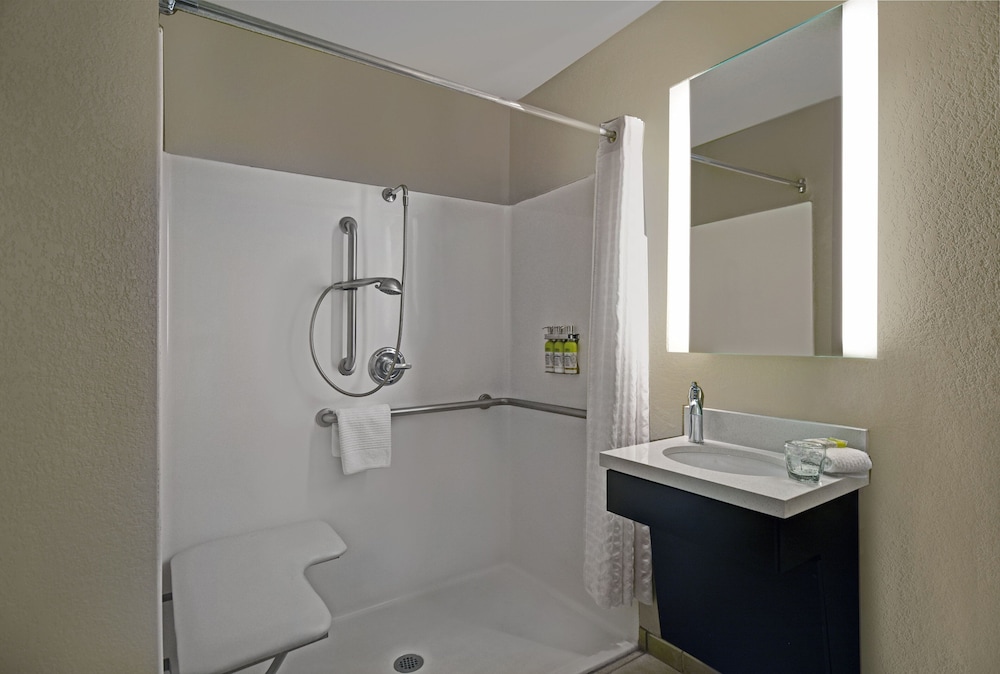 Candlewood Suites Sumter 26/50