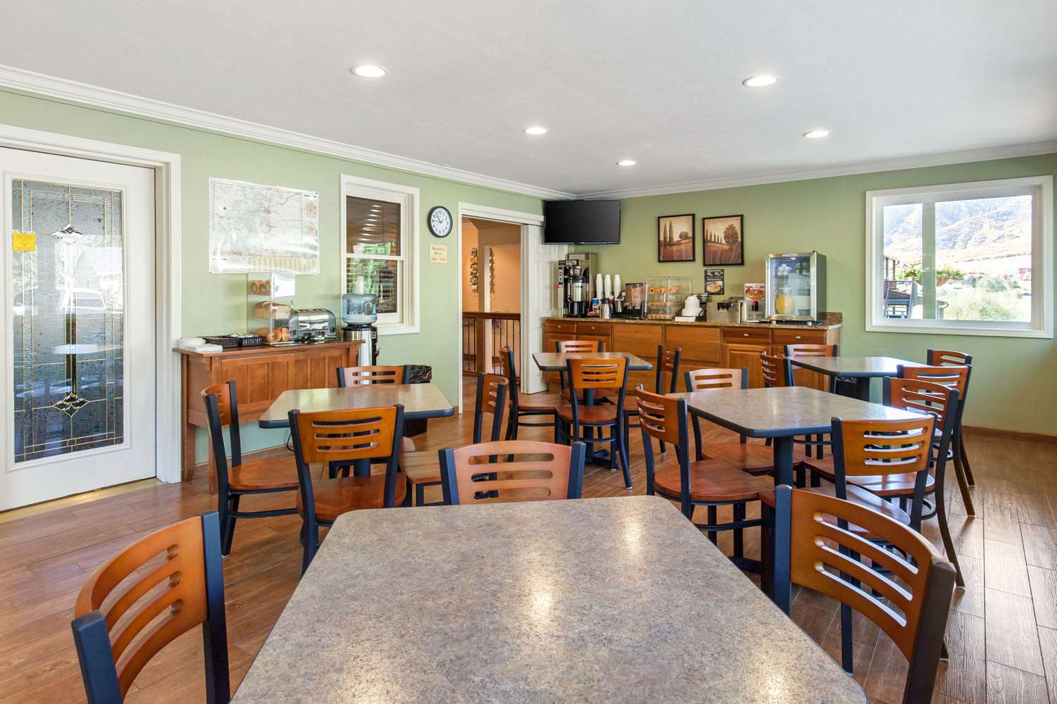 restaurant cafeteria