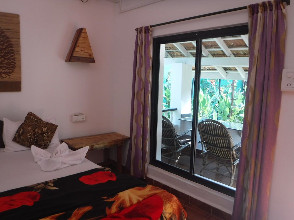 EXECUTIVE, QUEEN BED, GARDEN VIEW, BALCONY