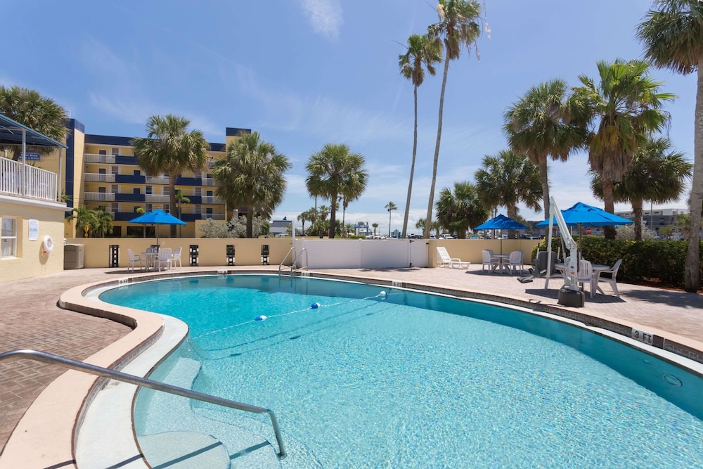 Days Inn By Wyndham Cocoa Beach Port Canaveral 6/44