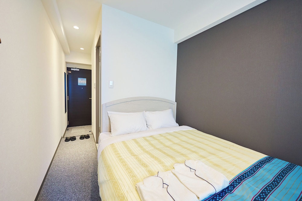 ROOM, DOUBLE BED