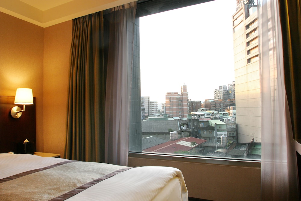 Grand Forward Hotel 9/36