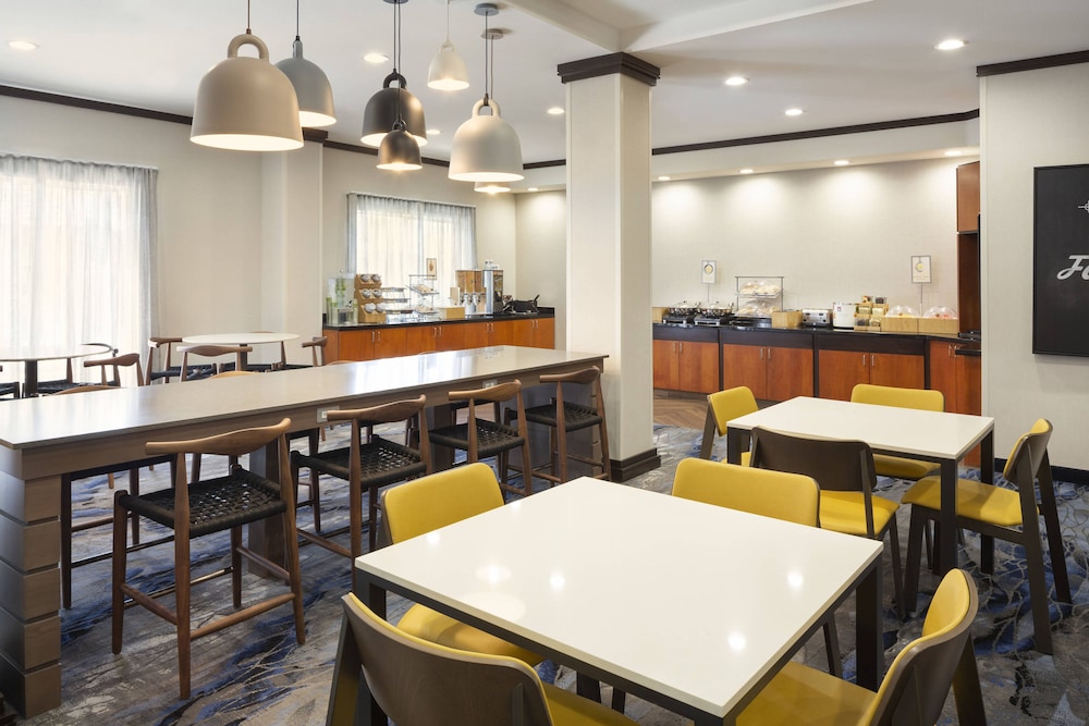 Fairfield Inn and Suites by Marriott Selma Kingsburg 25/36