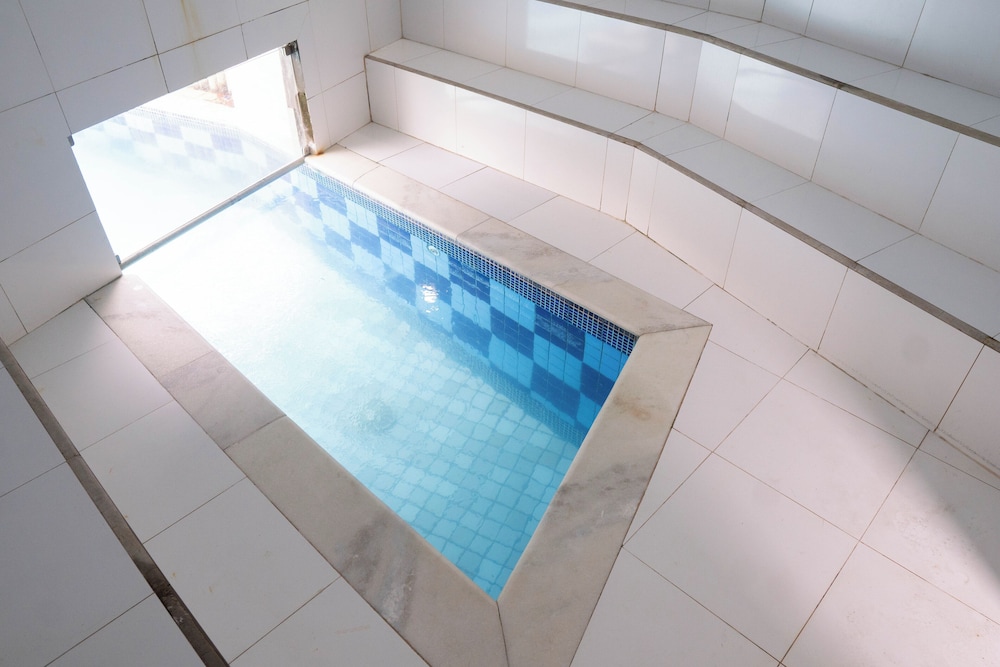 swimming pool spa