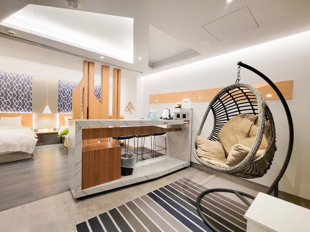 CHECK inn Taichung Zhongshan 32/50