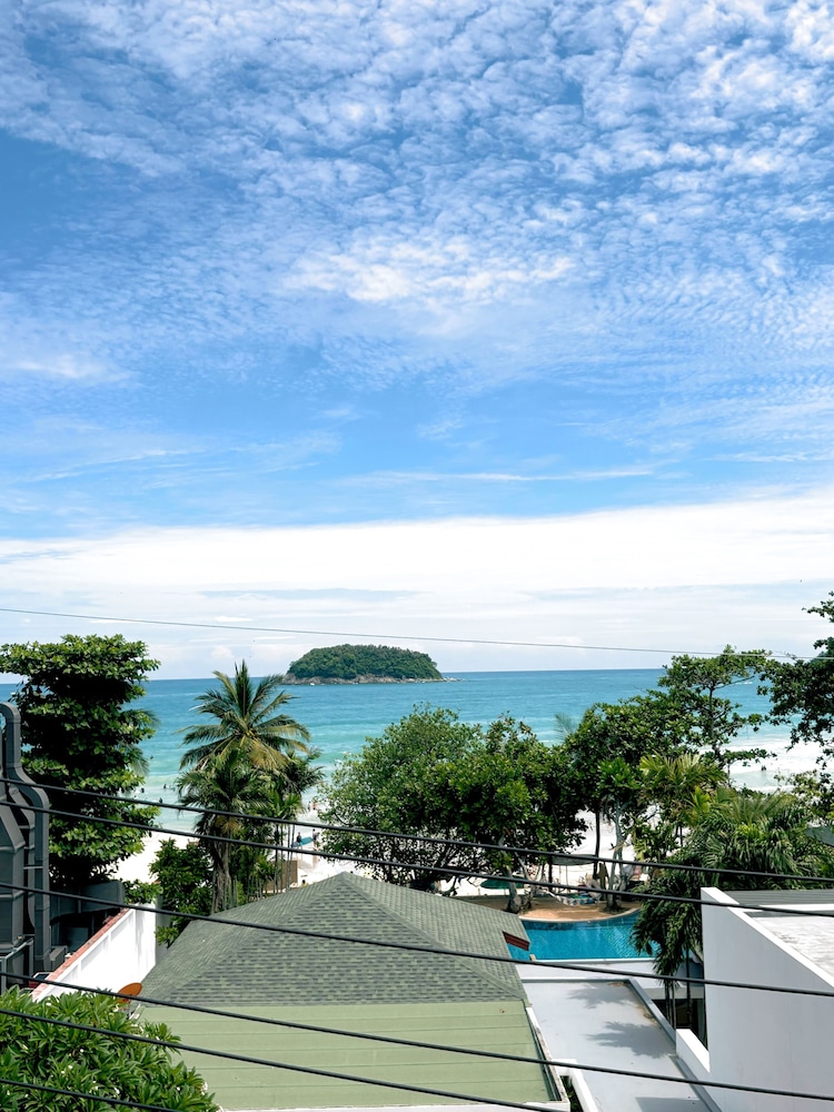 Kata Beachwalk Hotel And Bungalows 49/74