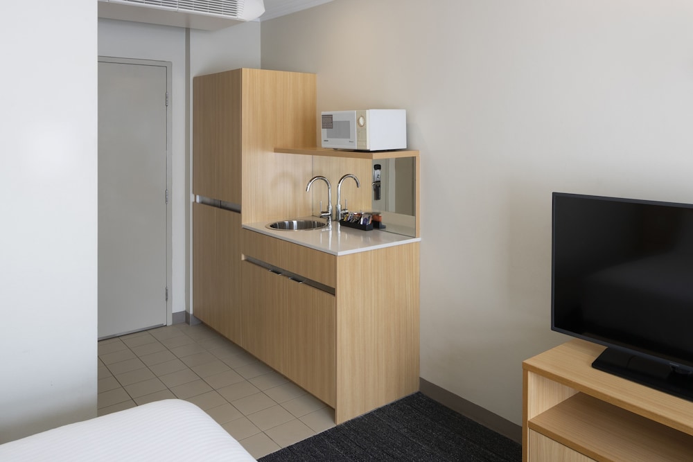 Mercure Sydney Blacktown 13/72