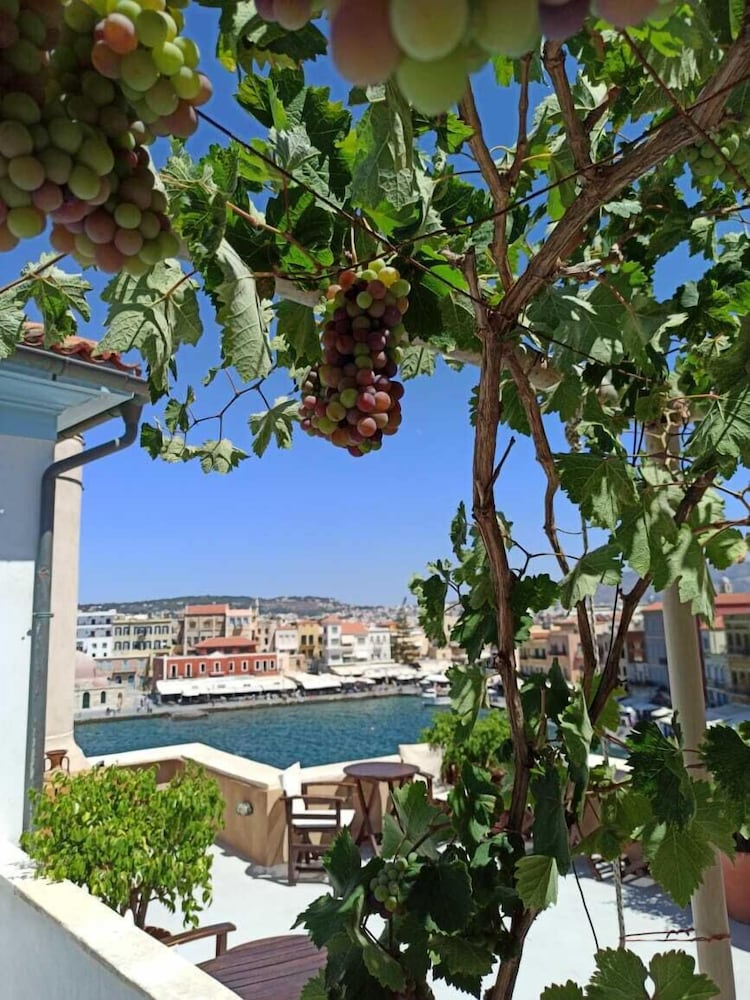 Amphora Hotel 41/50