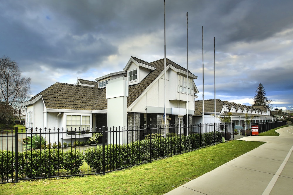 LAKE ROTORUA HOTEL 4/46